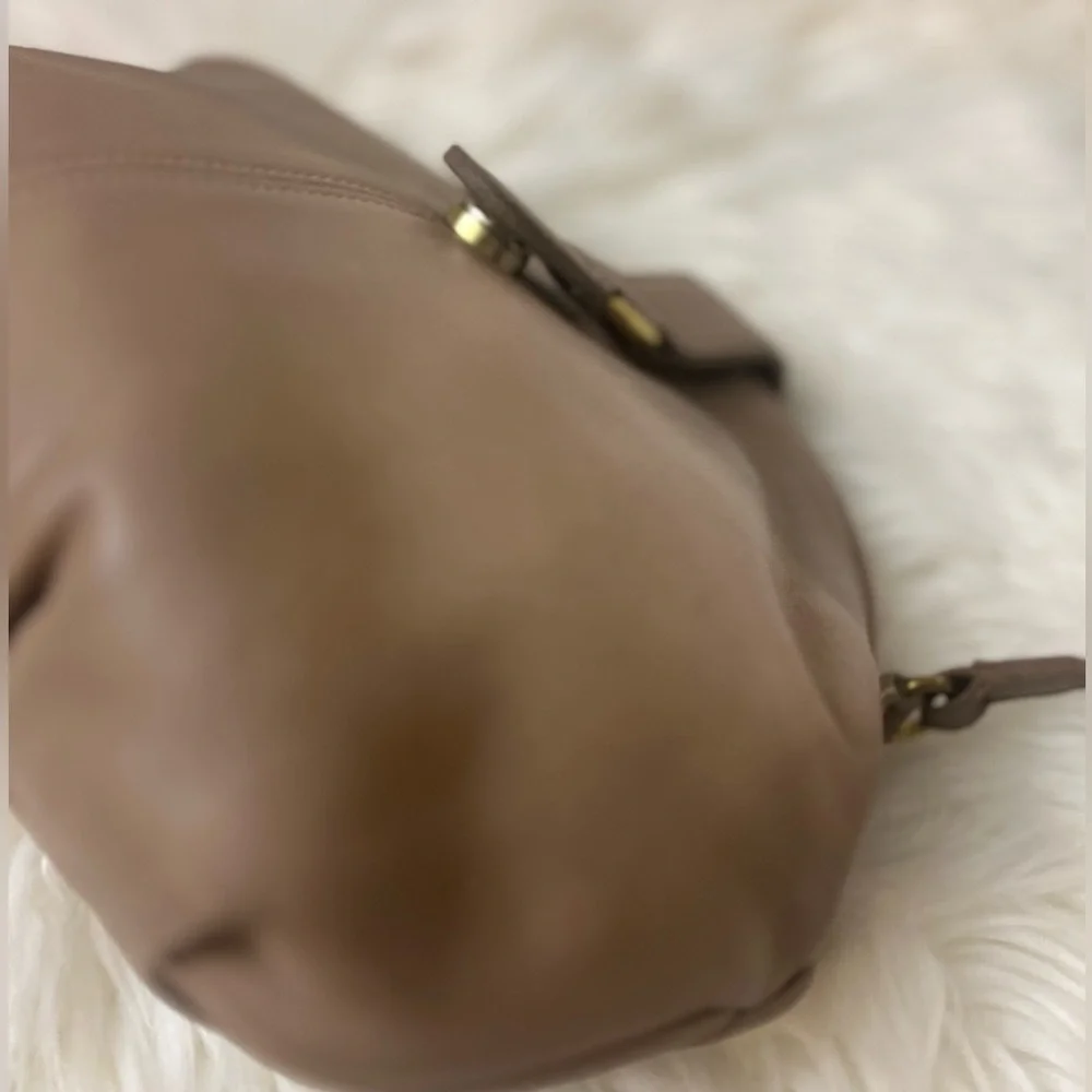 Vintage Coach Laurel Clam Shell